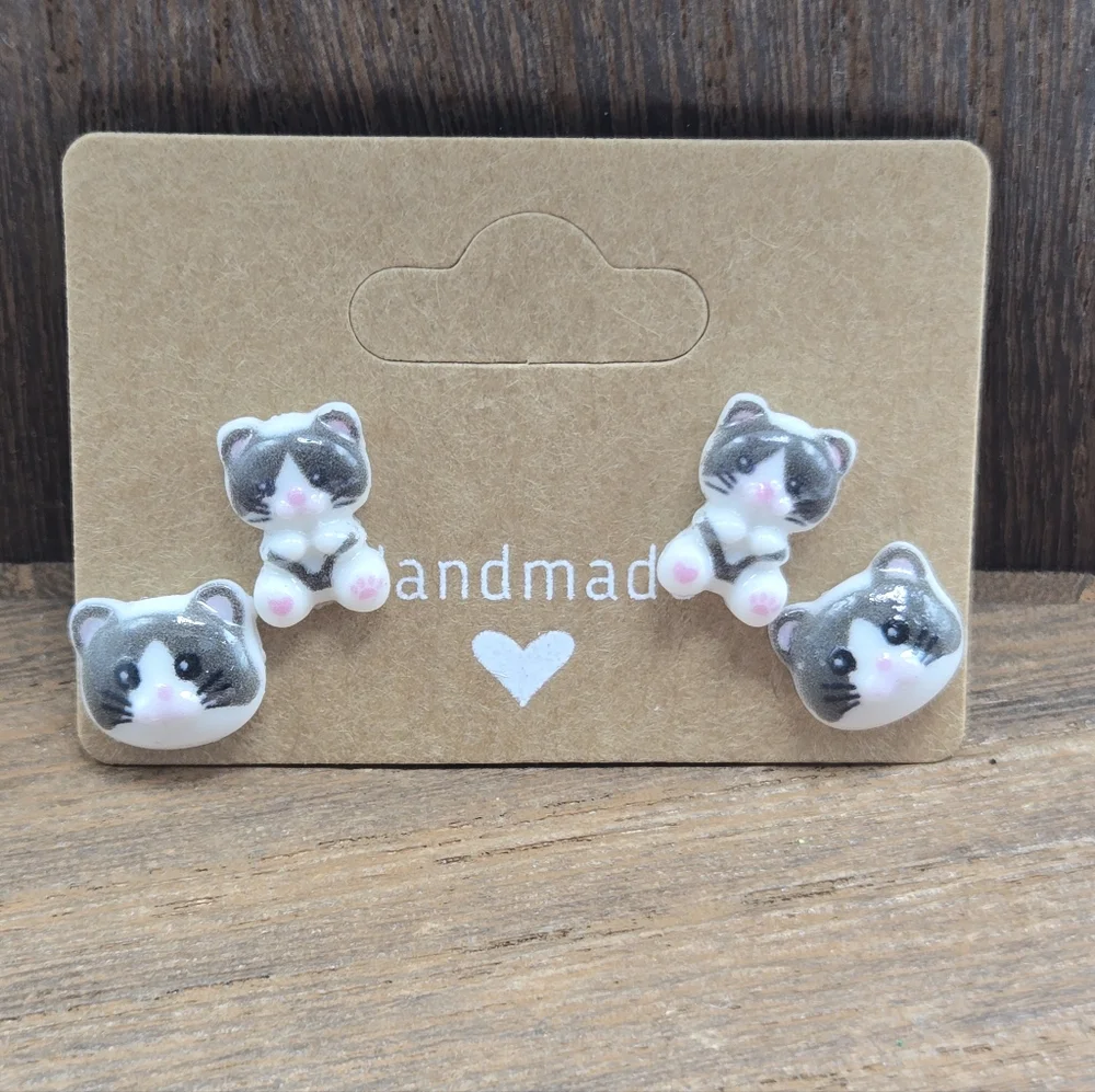 NWT Kawaii 2 Pairs of Tan White Cat Earrings Pierced Stud Cat Lady Jewelry Light